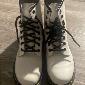 Dr Martin’s, 1460 bex smooth leather boots in women’s size 6